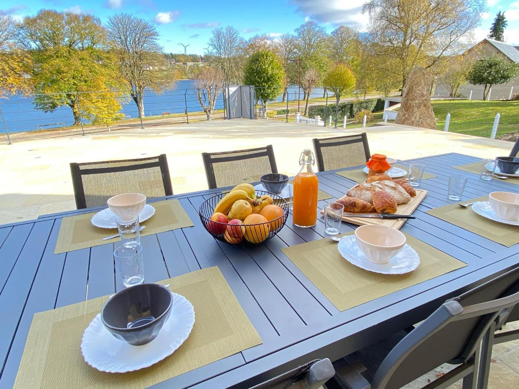 Villa Le Menhir 4 Ch Au Bord Du Lac Et Terrasse Villefranche-de-Panat Exteriér fotografie