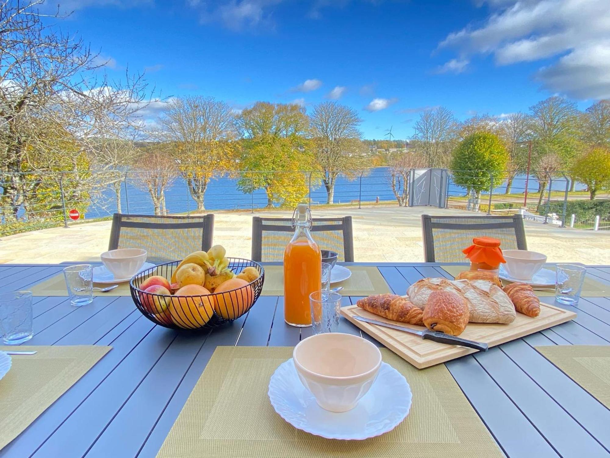 Villa Le Menhir 4 Ch Au Bord Du Lac Et Terrasse Villefranche-de-Panat Exteriér fotografie